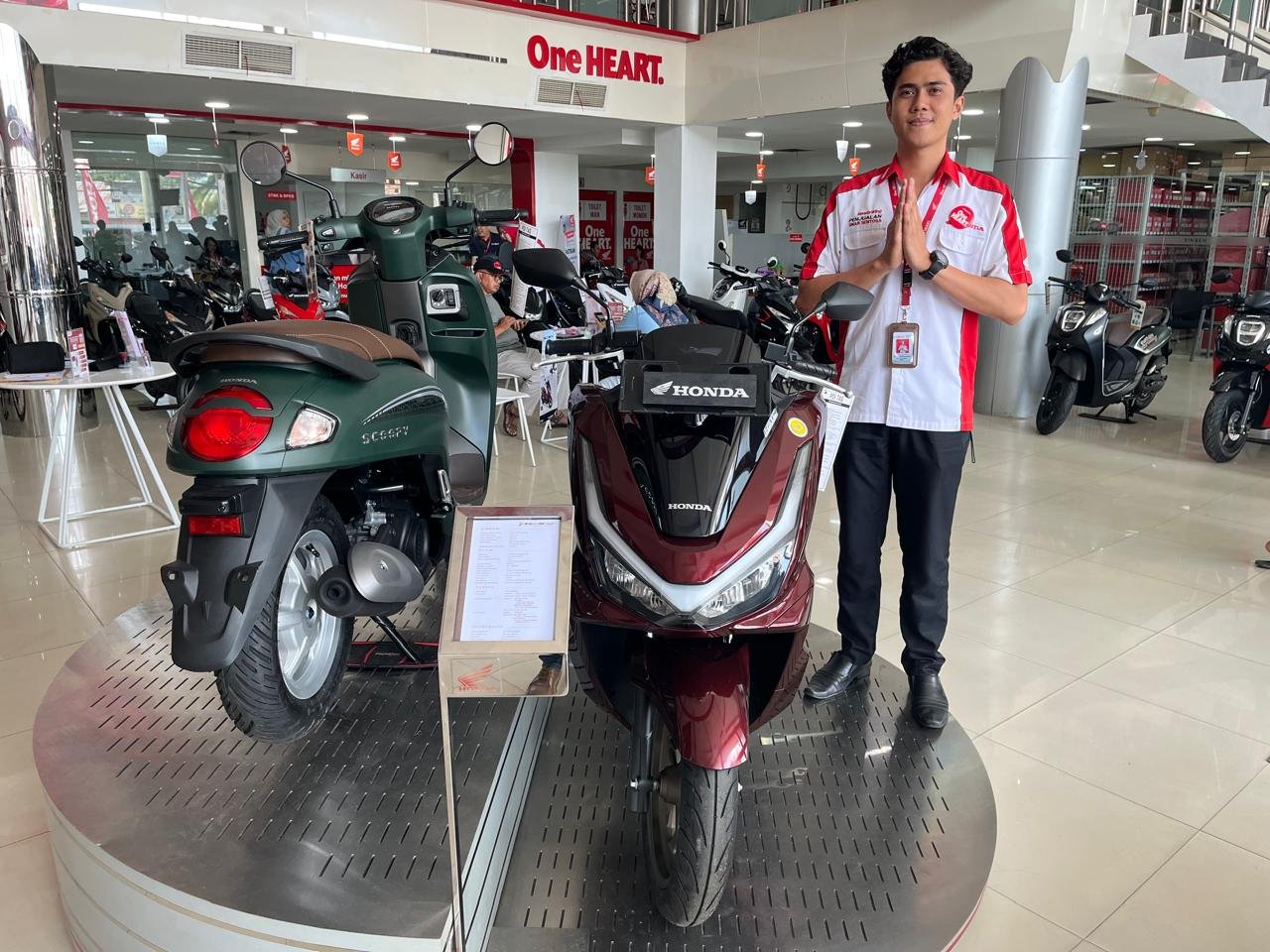PT Sinar Sentosa Primatama (Sinsen), perkenalkan bintang baru di kelas skutik premium, New Honda PCX160 RoadSync.FOTO : Ksandi.